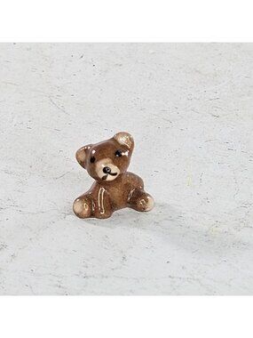 Hagen Renaker Miniature Little Brother Teddy Bear A-467a Right Paw Down RARE
